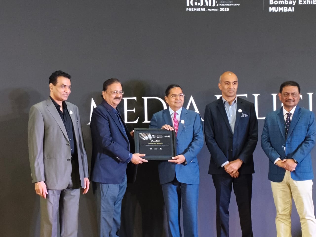 Alok Kala received award in India International Jewellery Show