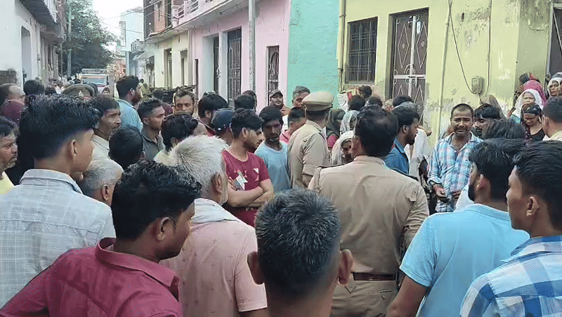 मौके पर पहुंची पुलिस ने छात्रा के शव को पोस्टमॉर्टम के लिए भेजा।