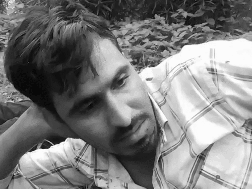 घायल एंबुलेंस ड्राइवर रामनरेश ने बताया कि हादसा सुबह करीब 5 बजे हुआ था। जबकि पुलिस व दूसरी मदद करीब 6.30 मिली थी।