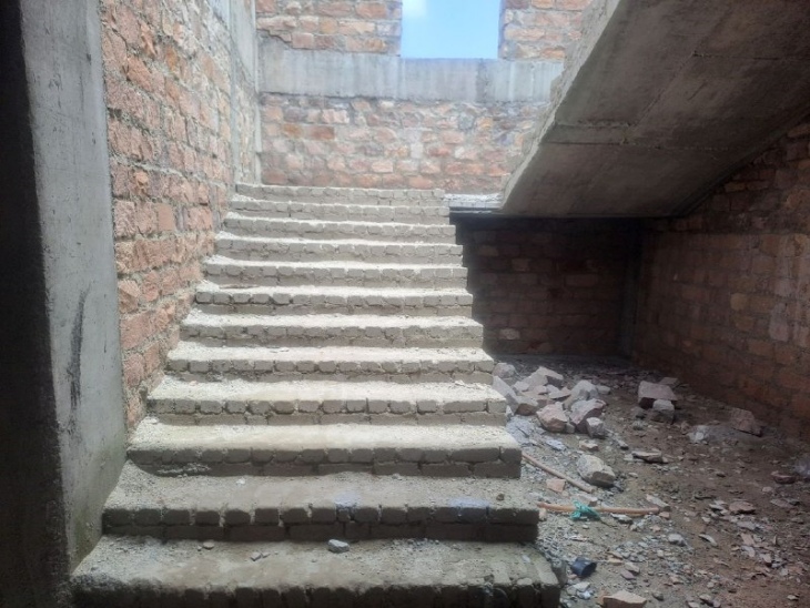 पाली के बांगड़ हॉस्पिटल के वार्ड में चल रहा भवन का निर्माण कार्य।