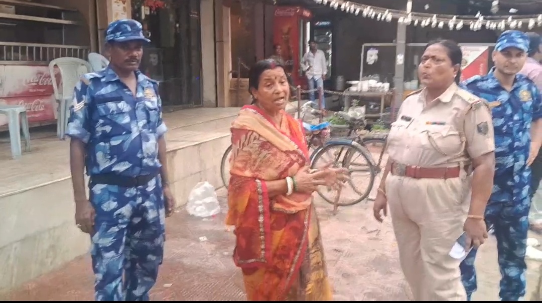 मौके पर जांच के लिए पहुंची पुलिस टीम।