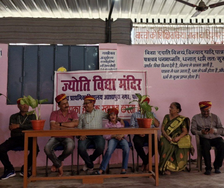 पाली में आयोजित कार्यक्रम के दौरान मंचासीन अतिथि।