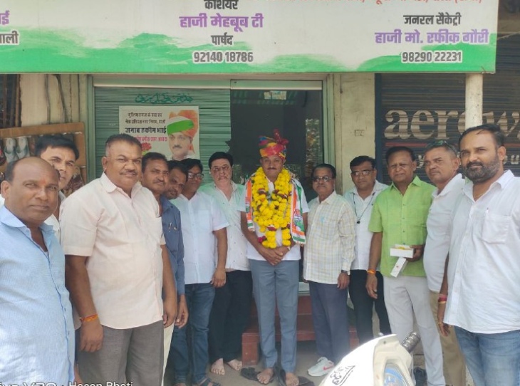 पाली में शनिवार को अखिल भारतीय क्षत्रिय सरगरा महासभा के पदाधिकारी कांग्रेस के नए शहर अध्यक्ष हकीम भाई का स्वागत करते हुए।