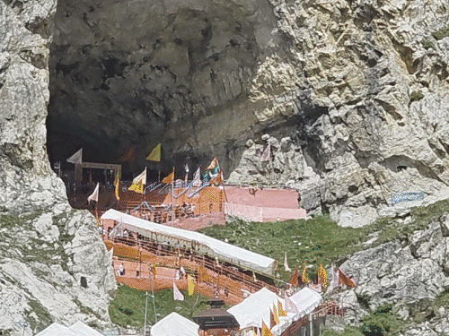 तस्वीर अमरनाथ यात्रा गुफा के रास्ते की है। दर्शनार्थियों के लिए खास व्यवस्था की गई थीं।