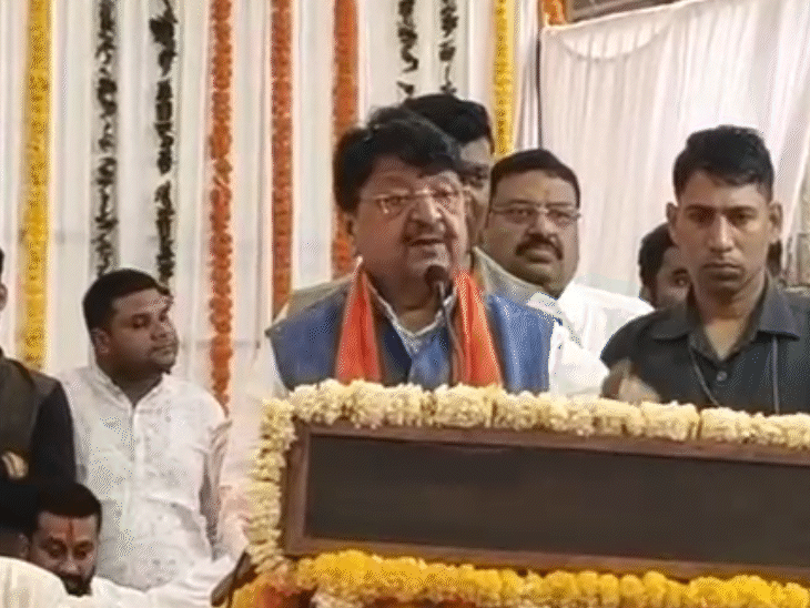 मंत्री कैलाश विजयवर्गीय ने इंदौर के राऊ में सड़क का भूमिपूजन किया। - Dainik Bhaskar