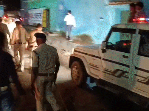 पुलिस ने लकी और अजय को कड़ी मशक्कत के बाद आरोपियों की गिरफ्तारी की।