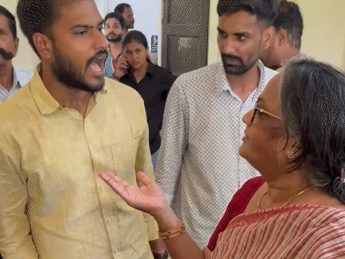 एबीवीपी के छात्र नेताओं ने केमिस्ट्री डिपार्टमेंट की विभागाध्यक्ष प्रोफेसर मीनाक्षी जैन से मामले को लेकर बात की।
