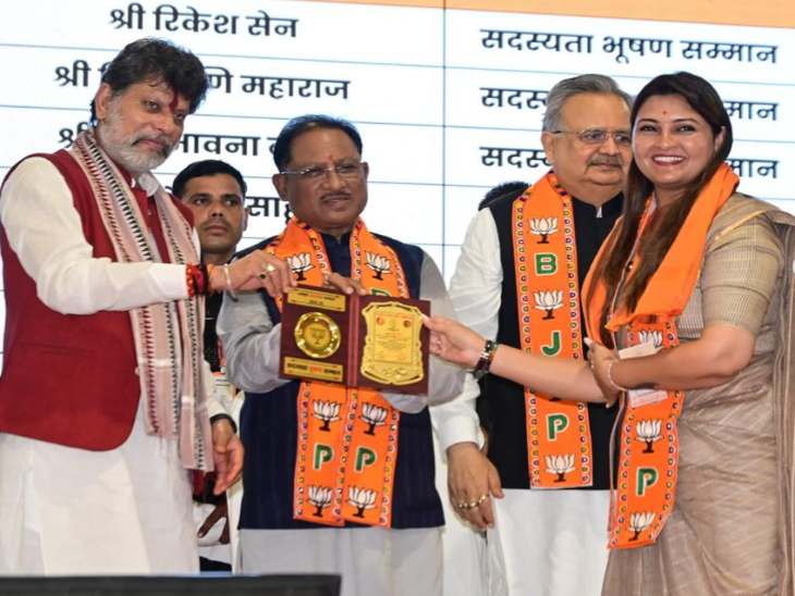 पंडरिया विधायक भावना बोहरा को भी सम्मानित किया गया।