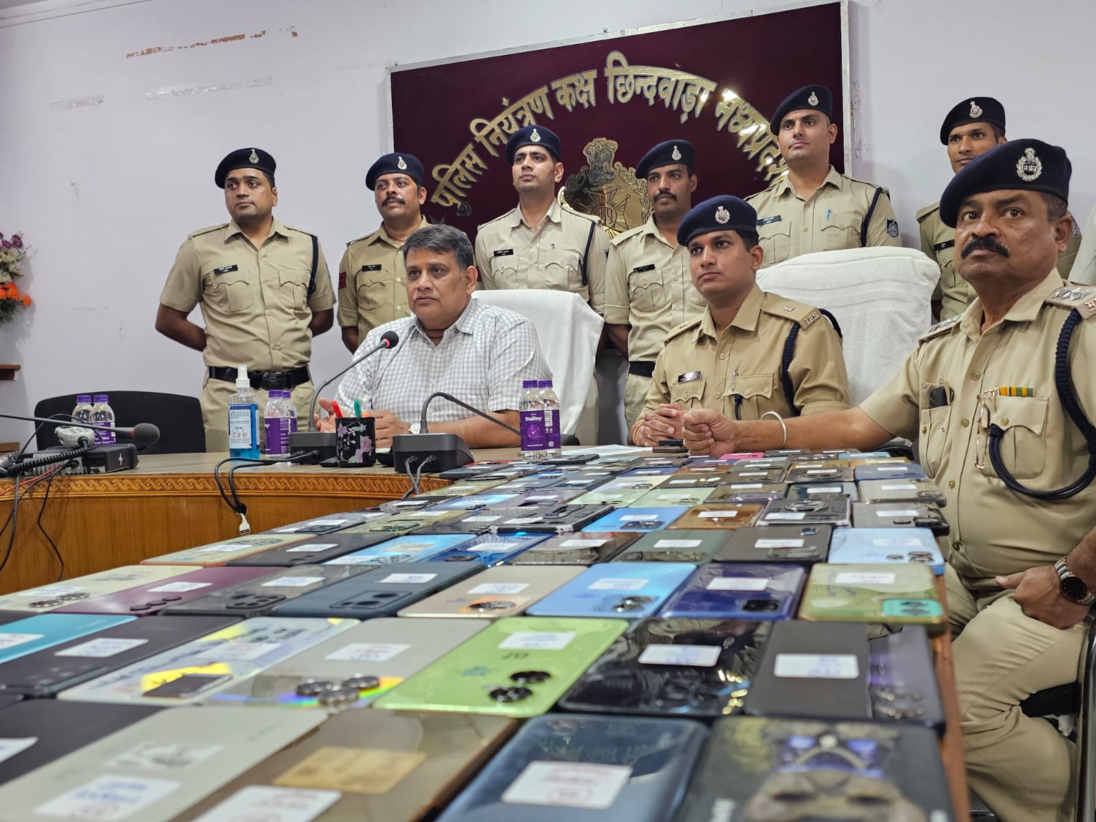साइबर पुलिस ने 2025 में अब तक 1.5 करोड़ के मोबाइल लौटाए