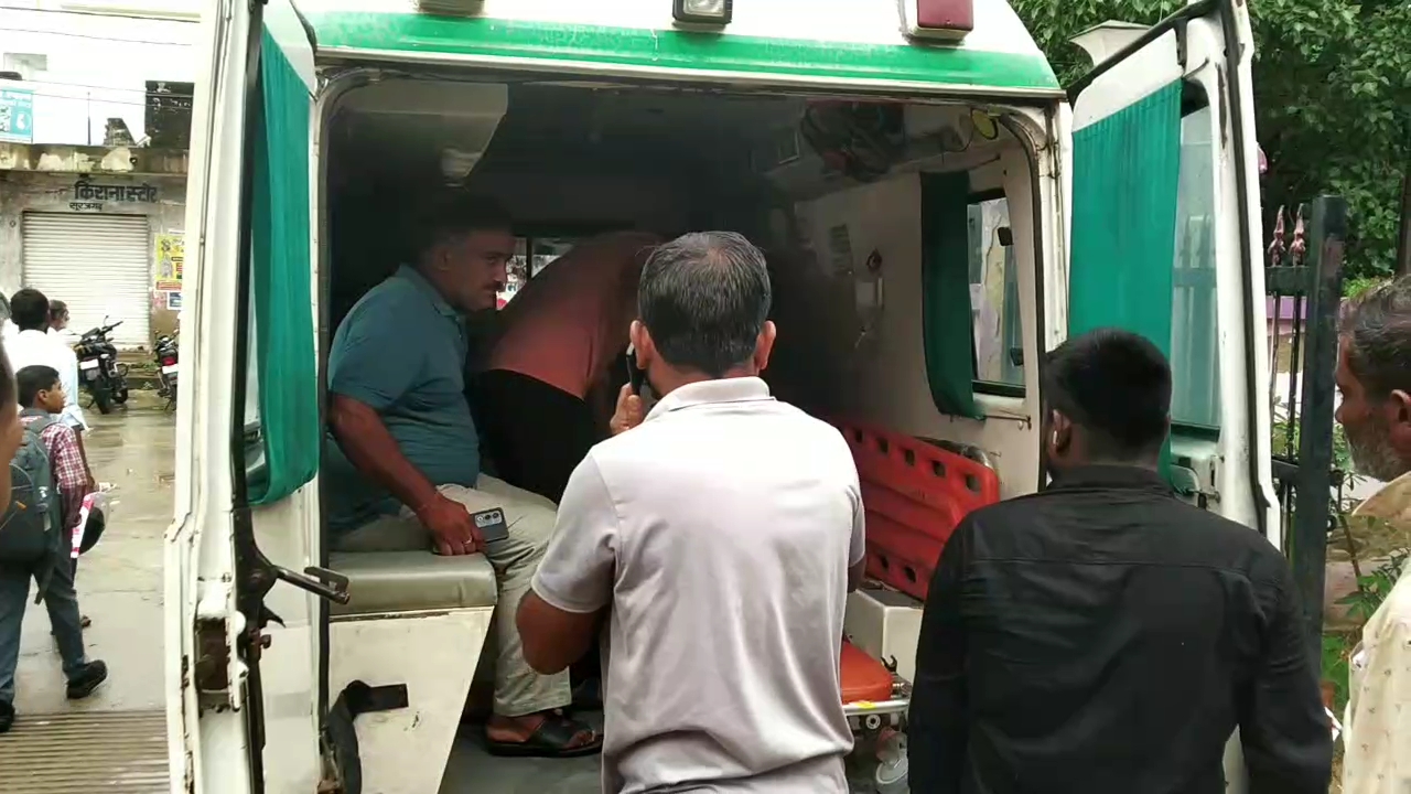 गंभीर हालत में दो को किया झुंझुनूं रेफर