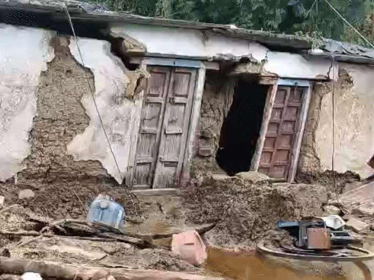 The houses in which the life of the villagers was passing, they have now reached a damaged condition.