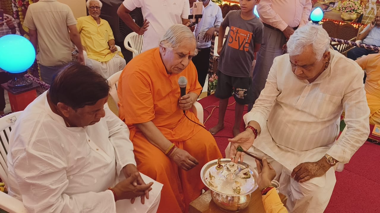 मंत्री किरोड़ीलाल मीणा ने आरसीए के पूर्व सचिव सुभाष जोशी के निर्देशन में रूद्राभिषेक किया।