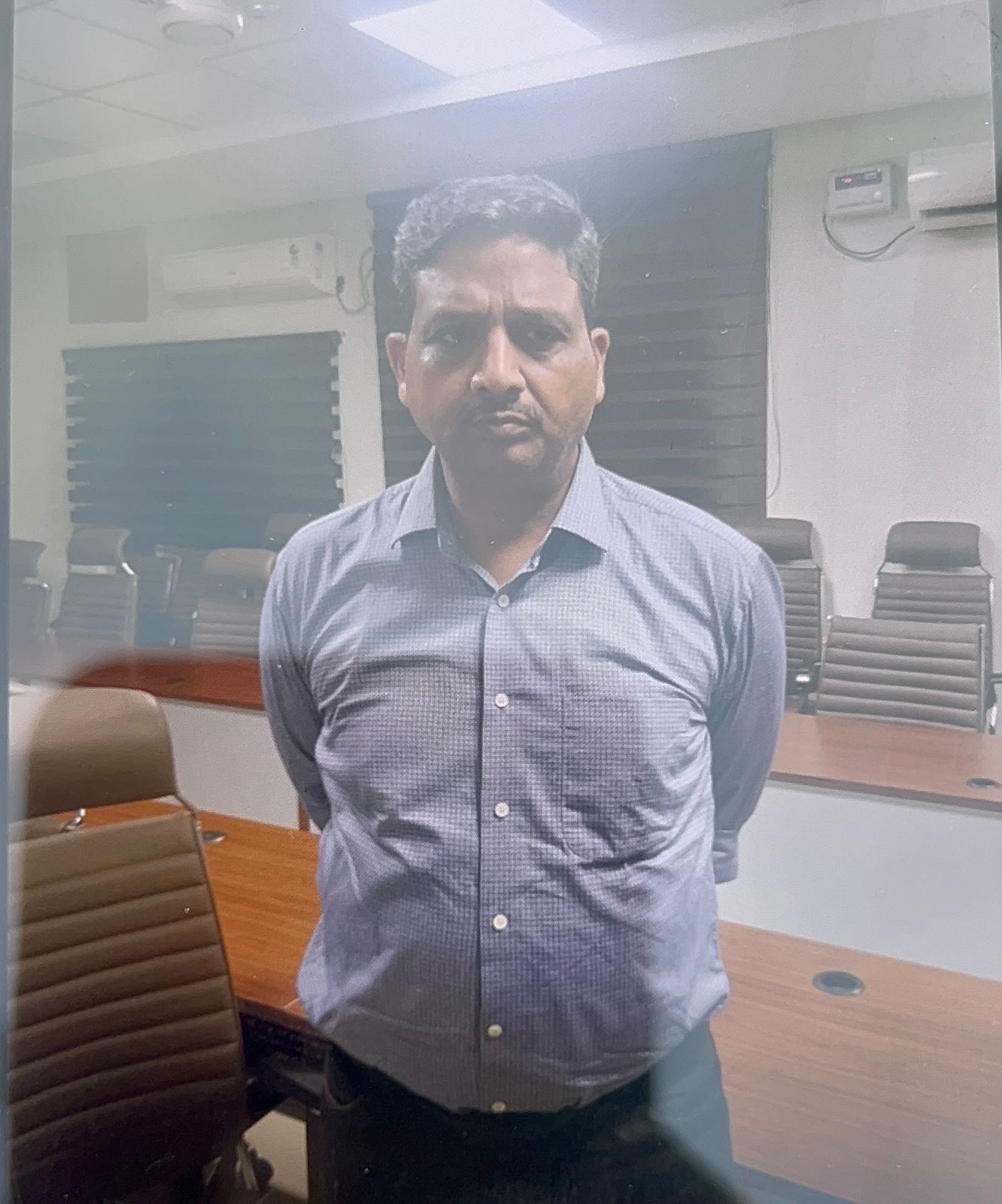 आरोपी इंस्पेक्टर सुनील जैन को रात को गिरफ्तार किया गया