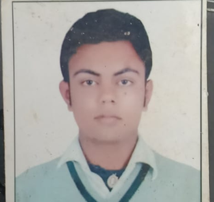 ये तस्वीर ट्रक कंडक्टर मनोज की है।