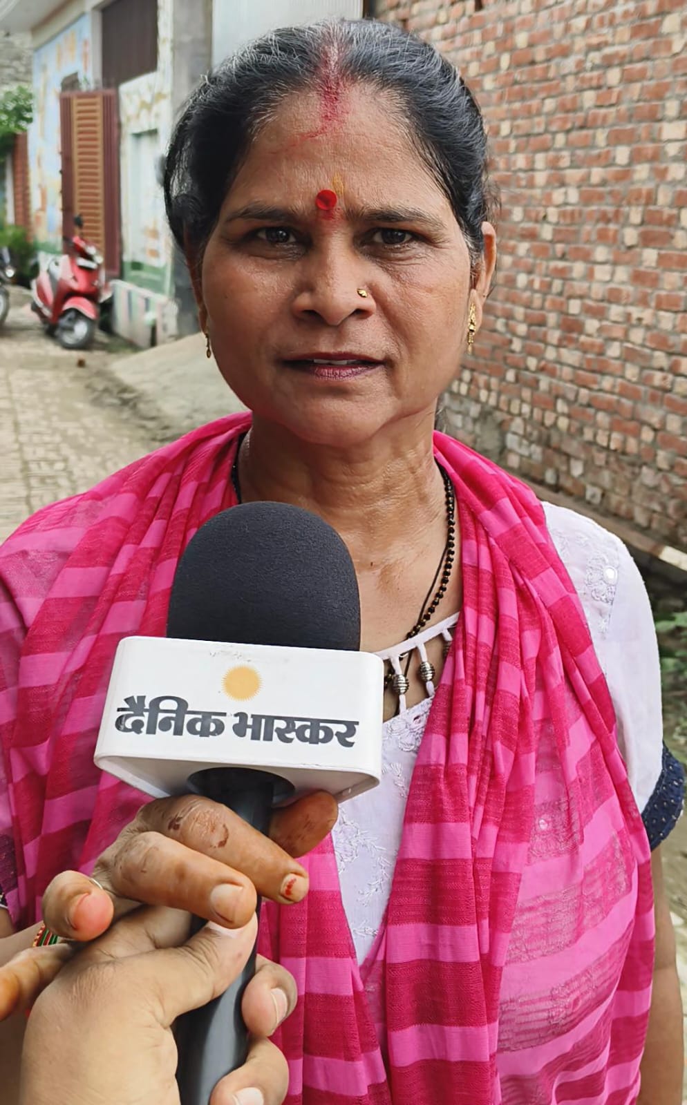 गीता का कहना है कि एक सप्ताह से हम लोग सोए नहीं है