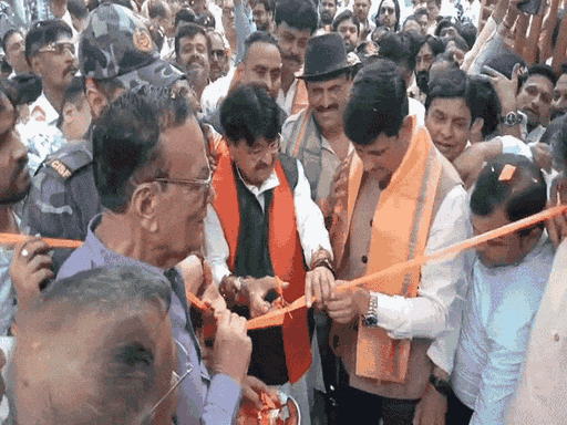 इंदौर में मंत्री कैलाश विजयवर्गीय ने 20 जुलाई को विधानसभा क्षेत्र क्रमांक-1 में ओपन जिम-झूलों का लोकार्पण किया था।