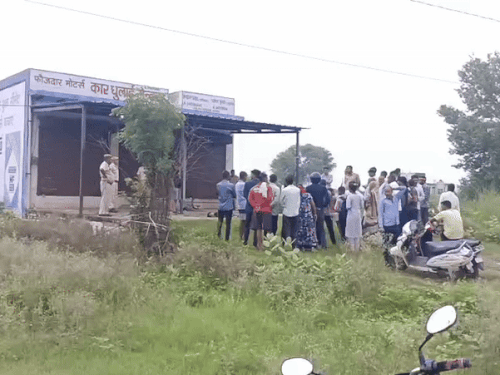 घटना को लेकर सेवर थाना पुलिस पर सवाल उठ रहे हैं।