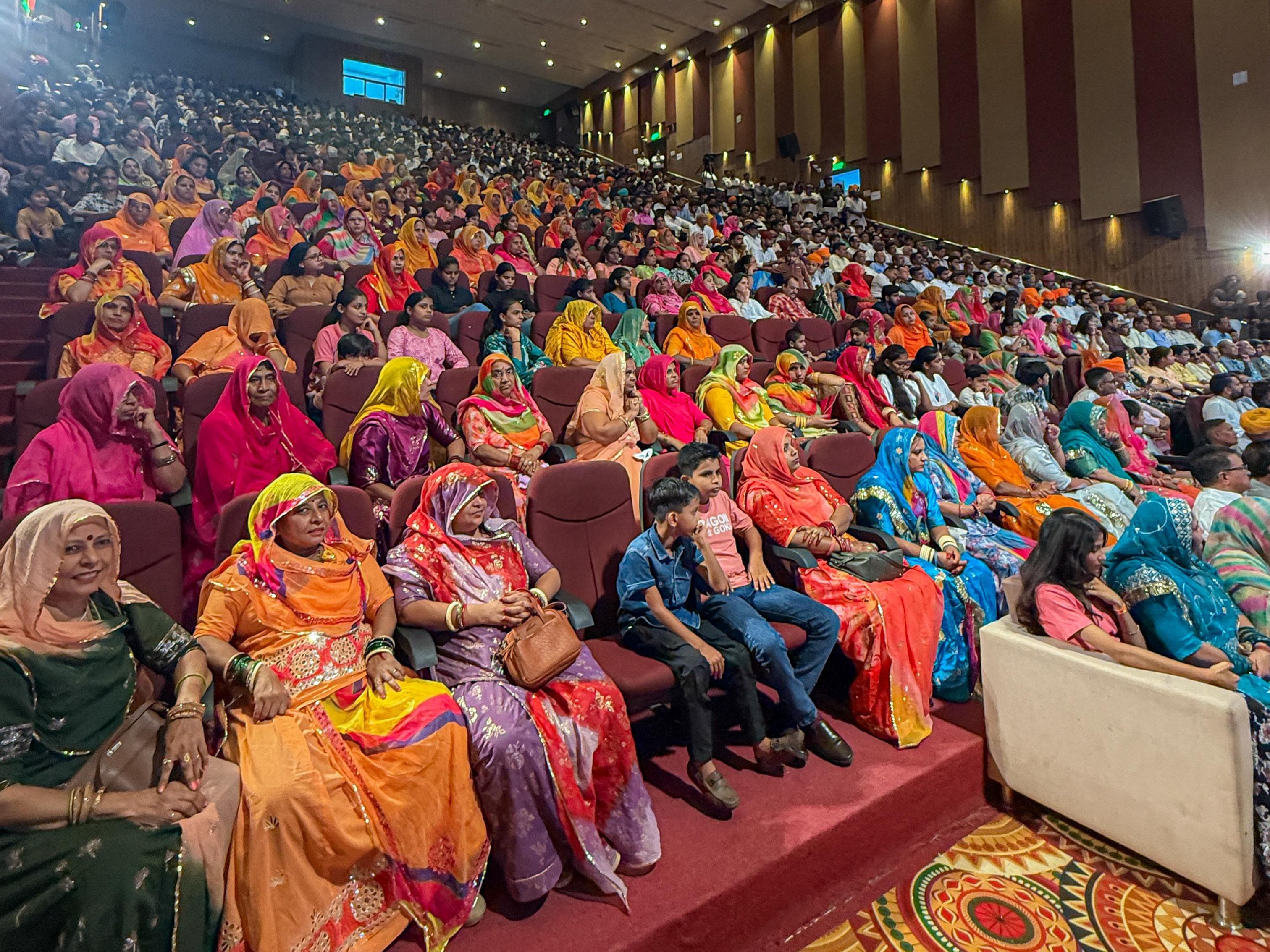 इस कार्यक्रम में भरतपुर, धौलपुर, करौली, दौसा, अलवर, सवाई माधोपुर, बहरोड़, डीग और खेरथल-तिजारा से आए सैकड़ों प्रतिनिधियों ने हिस्सा लिया।