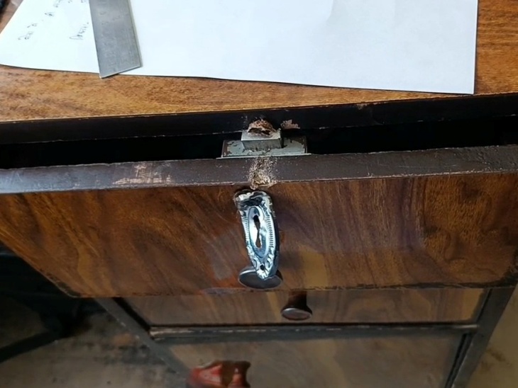 गल्ला तोड़कर 29 हजार रुपए नकद लेकर फरार हुए चोर।