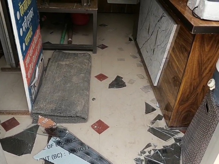 ईमित्र में बिखरा मिला सामान।