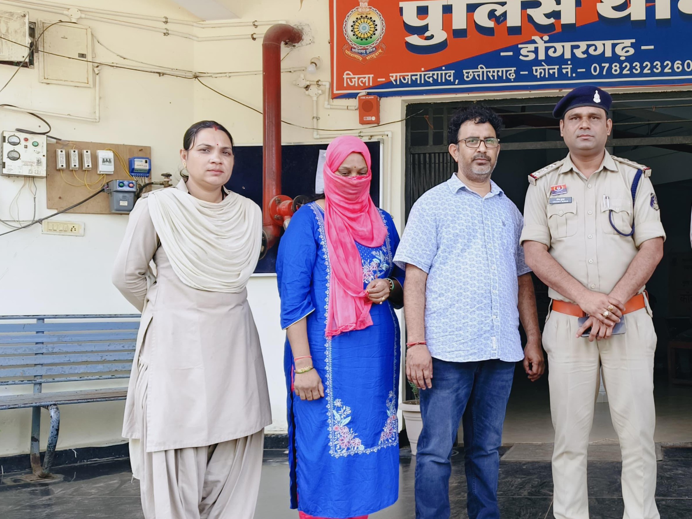 ये तस्वीर आरोपियों की है, आरोपी पति बैंक के लोन डिपार्टमेंट में था, जबकि इस फ्रॉड की जानकारी पत्नी को भी थी।