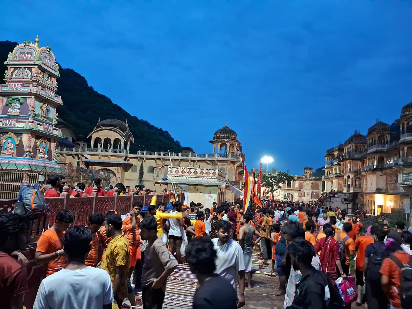 अल सुबह इस तरह नजर आया गलता तीर्थ।