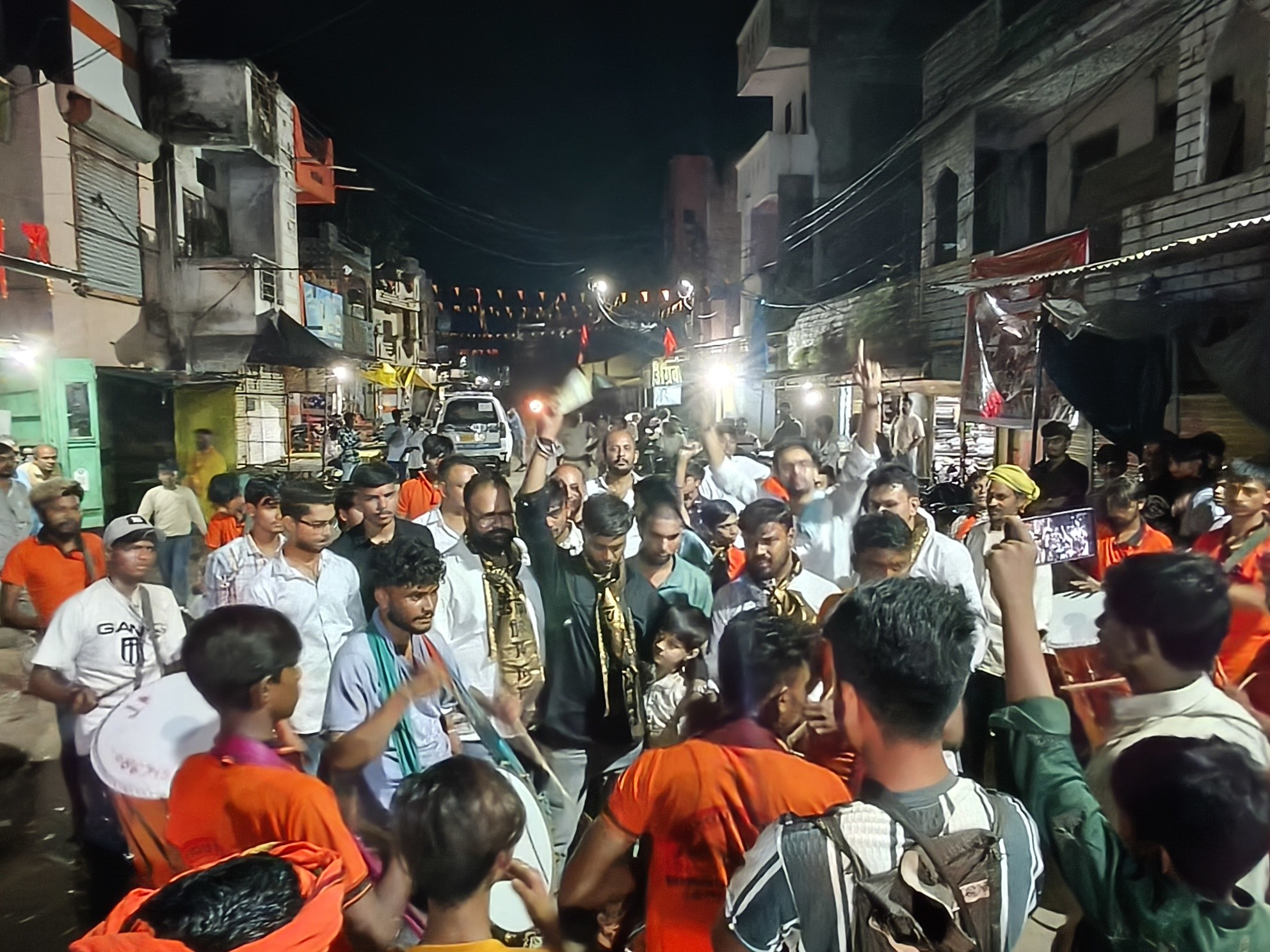 शिवडोले में भजनों पर जमकर युवा झूमे।