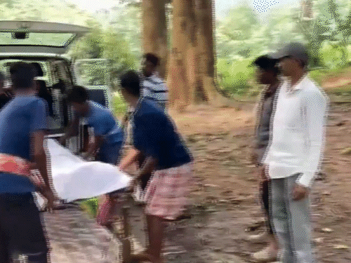 ओडिशा के पुरी में 19 जुलाई को 15 साल की नाबालिग लड़की पर तीन लोगों ने पेट्रोल डालकर आग लगा दी थी। - Dainik Bhaskar