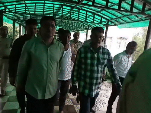 अवकाशकालीन मजिस्ट्रेट ने नरेश मीणा को 13 दिन के लिए न्यायिक हिरासत में भेजा था।