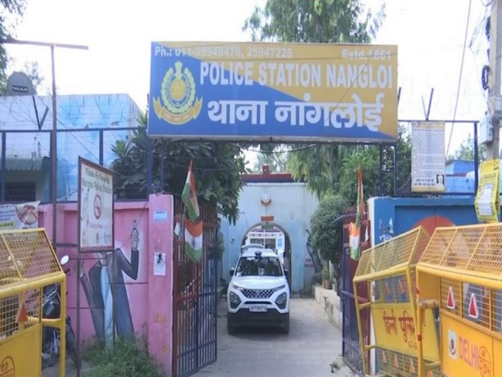 नांगलोई पुलिस की ओर से मामले की जांच की जा रही है।