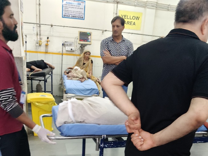 पुलिस एसई को गंभीर हालत में एसएमएस अस्पताल लाई थी, जहां डॉक्टरों ने मृत घोषित कर दिया।