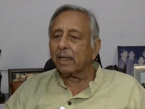 कांग्रेस नेता मणिशंकर अय्यर ने शनिवार को न्यूज एजेंसी IANS से बातचीत में ये बातें कहीं। - Dainik Bhaskar