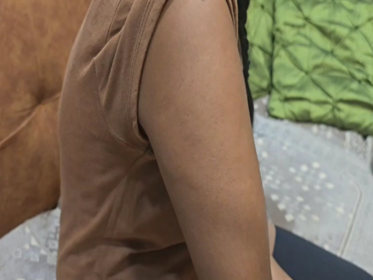 छात्रा ने घटना की जानकारी परिजनों को दी, चाइल्ड लाइन में शिकायत की गई है।