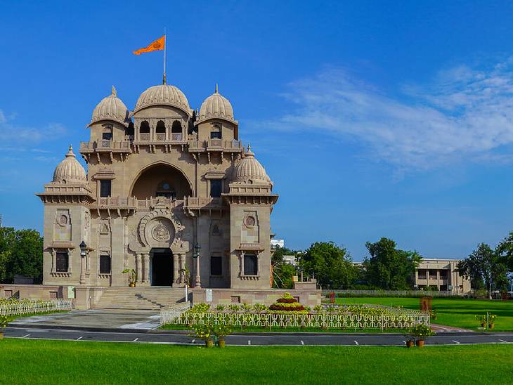स्वामी विवेकानंद द्वारा स्थापित रामकृष्ण मिशन का बेलूर स्थित मठ और मुख्यालय। - Dainik Bhaskar