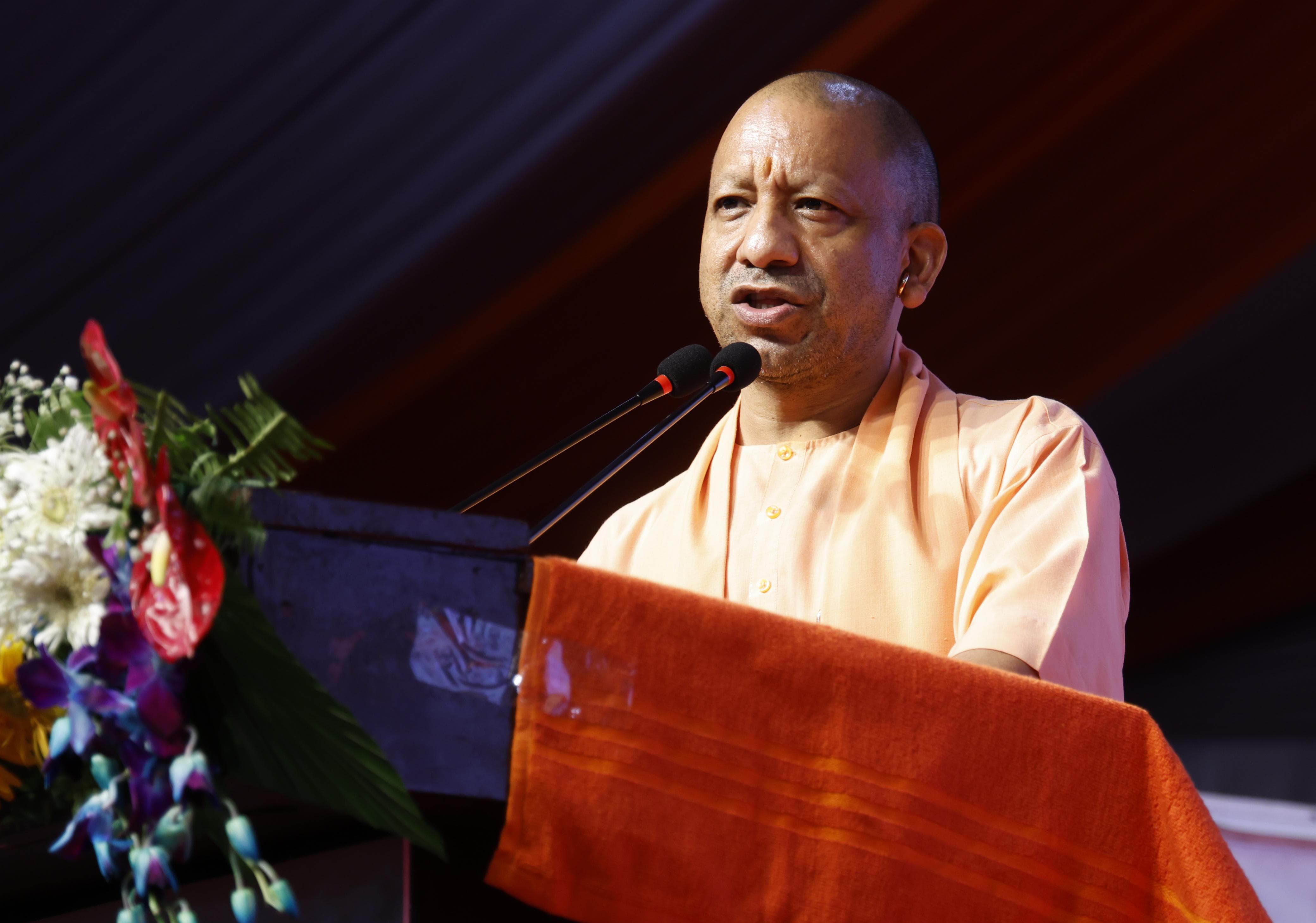 वायरलेस ऑपरेटर्स को मिला ज्वाइनिंग लेटर, CM योगी बोले- हमने भर्ती बोर्डों का शुद्धिकरण किया