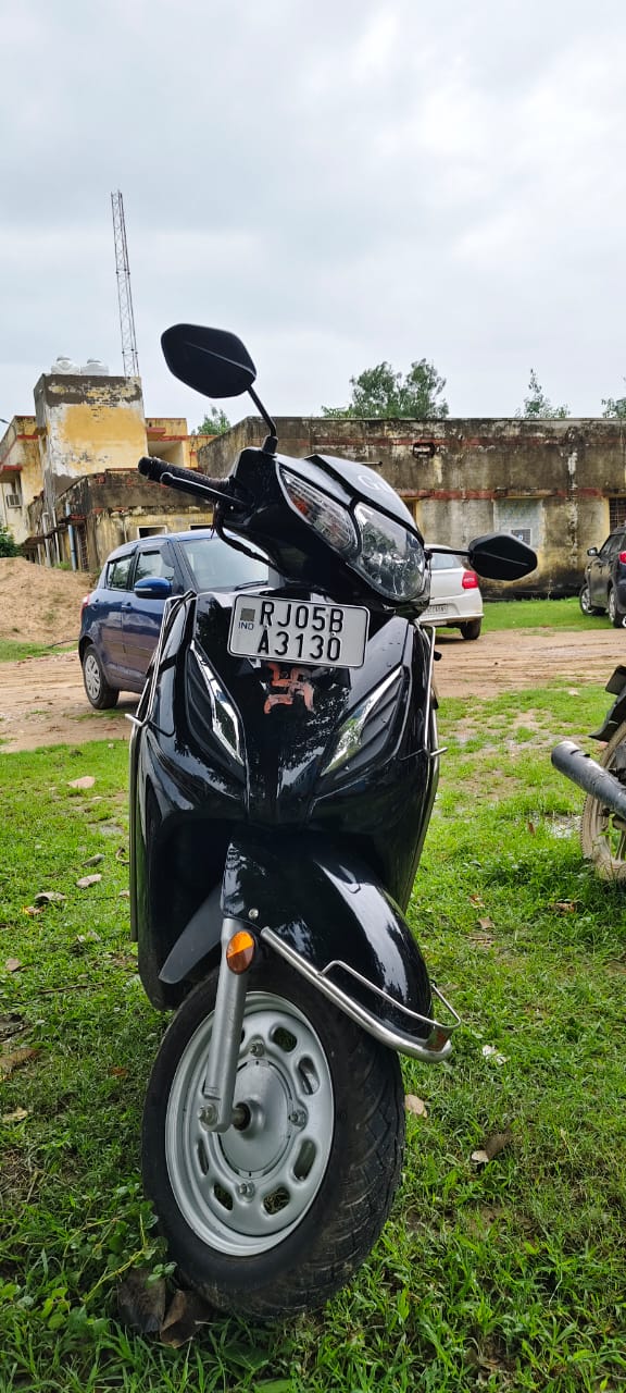 एक स्कूटी को भी किया गया जब्त।