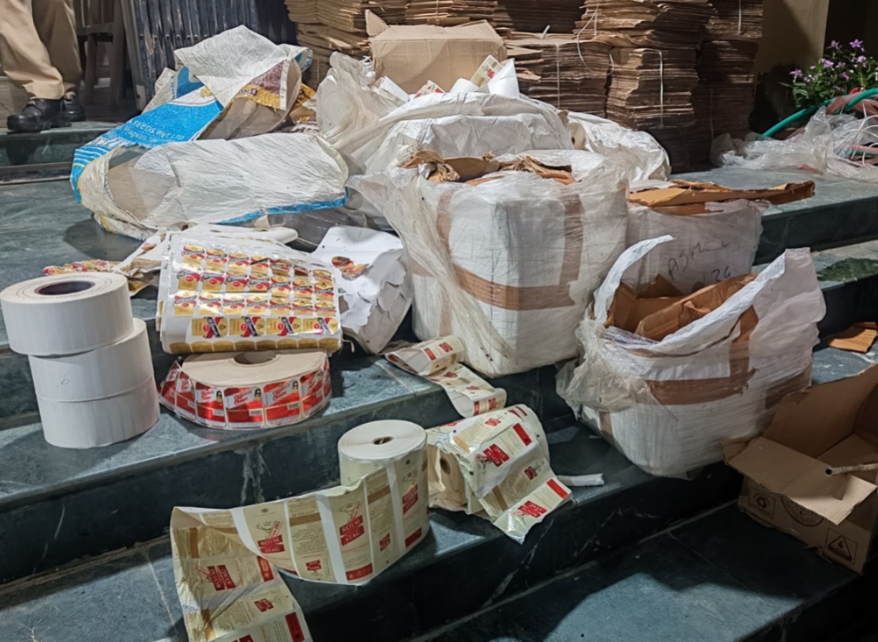 बरामद किया गया सामान।