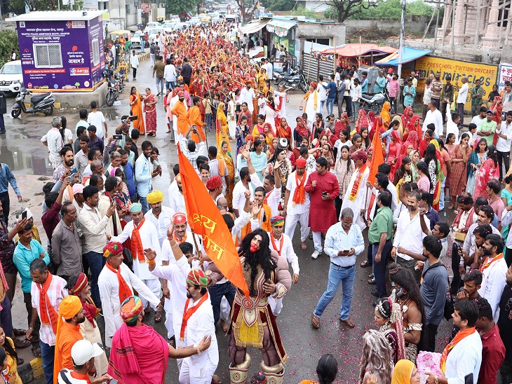 फतेहसागर स्थित फतेह बालाजी के दर्शन के साथ 1200 वर्ष पुराने वामेश्वर महादेव मंदिर तक भव्य कावड़ यात्रा का आयोजन हुआ।