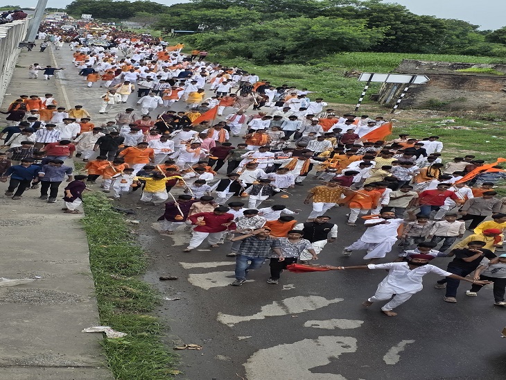 मेनार से राणेरा महादेवजी तक 17 किमी दूरी तय करते हुए कावड़ यात्रा निकाली गई। जो 7 घंटे में पूरी हुई।