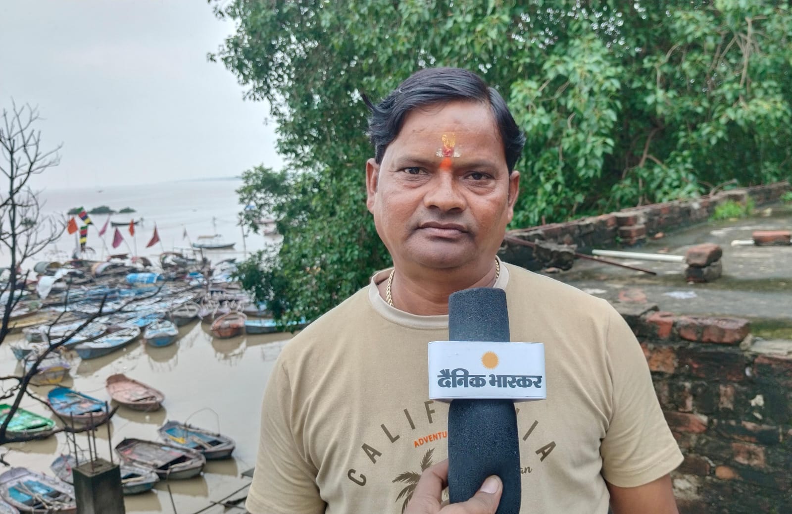 ननका निषाद, नाविक संघ के महामंत्री।