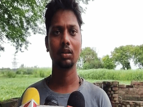 सत्यवीर का भाई योगेन्द्र ने बताया कि भाई को थाने तक पहुंचाया और फिर अधमरी हालत में लेकर लौटा।
