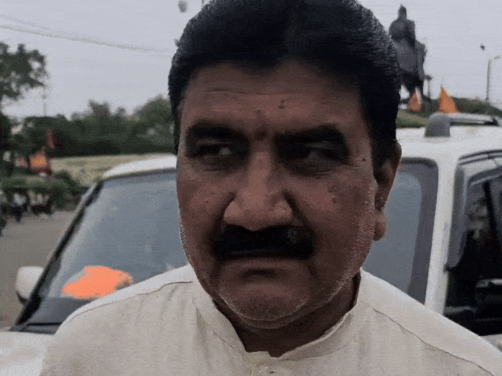 भाजपा जिलाध्यक्ष ने कार्रवाई करवाने की बात कही।