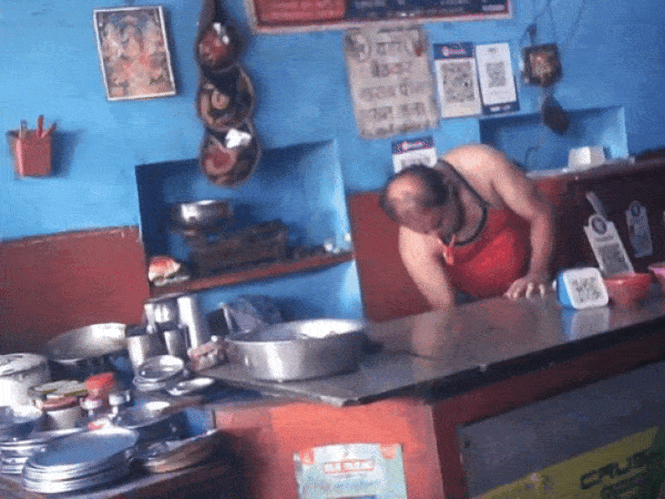 सीतामऊ फाटक क्षेत्र में ढाबों से अवैध शराब की बिक्री जारी है।