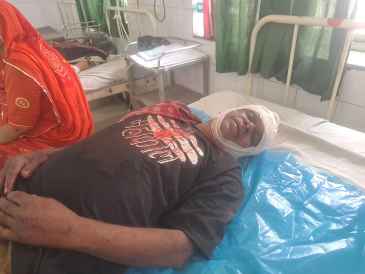 पाली के बांगड़ हॉस्पिटल में भर्ती सिर में ईट लगने से घायल हुआ मजदूर। - Dainik Bhaskar
