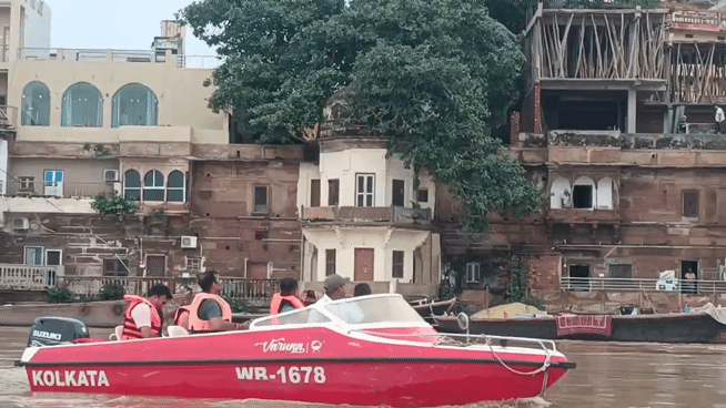 बाढ़ में फंसे लोगों को रेस्क्यू करने के लिए NDRF मुस्तैद