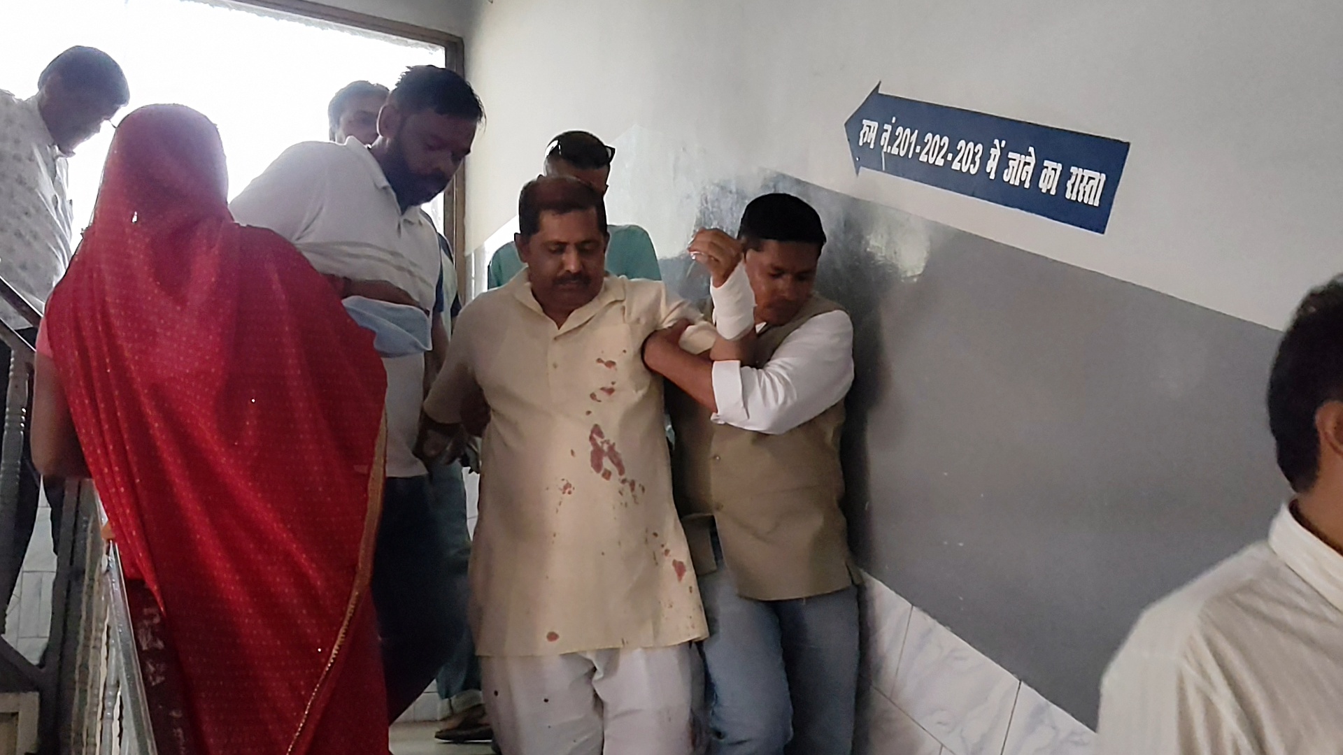 भाजपा नेता नागेंद्र तिवारी पर हमला हुआ था।