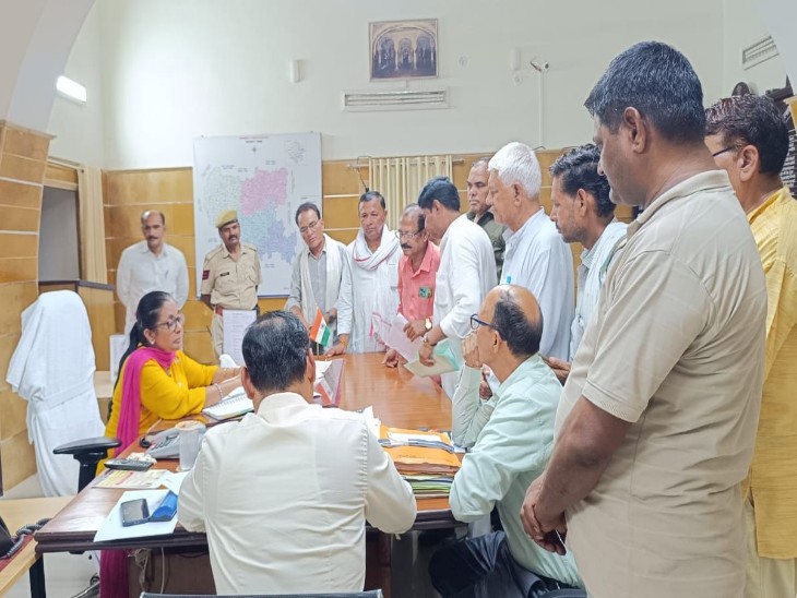 मीना आदिवासी सेवा संघ ने समता समिति के खिलाफ कार्रवाई की मांग को लेकर कलेक्टर को ज्ञापन दिया।