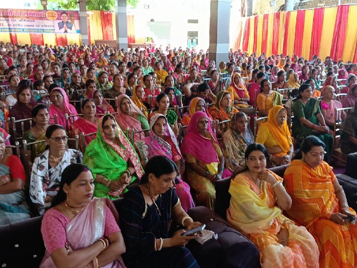 बड़ी संख्या में आंगनवाड़ी महिलाएं मौके पर मौजूद रही।