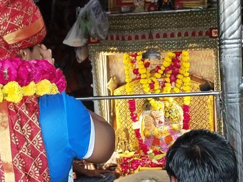 भीलवाड़ा पहुंचकर अश्विनी ने रेलवे स्टेशन के पास हनुमान मंदिर जाकर भगवान को नमन किया।