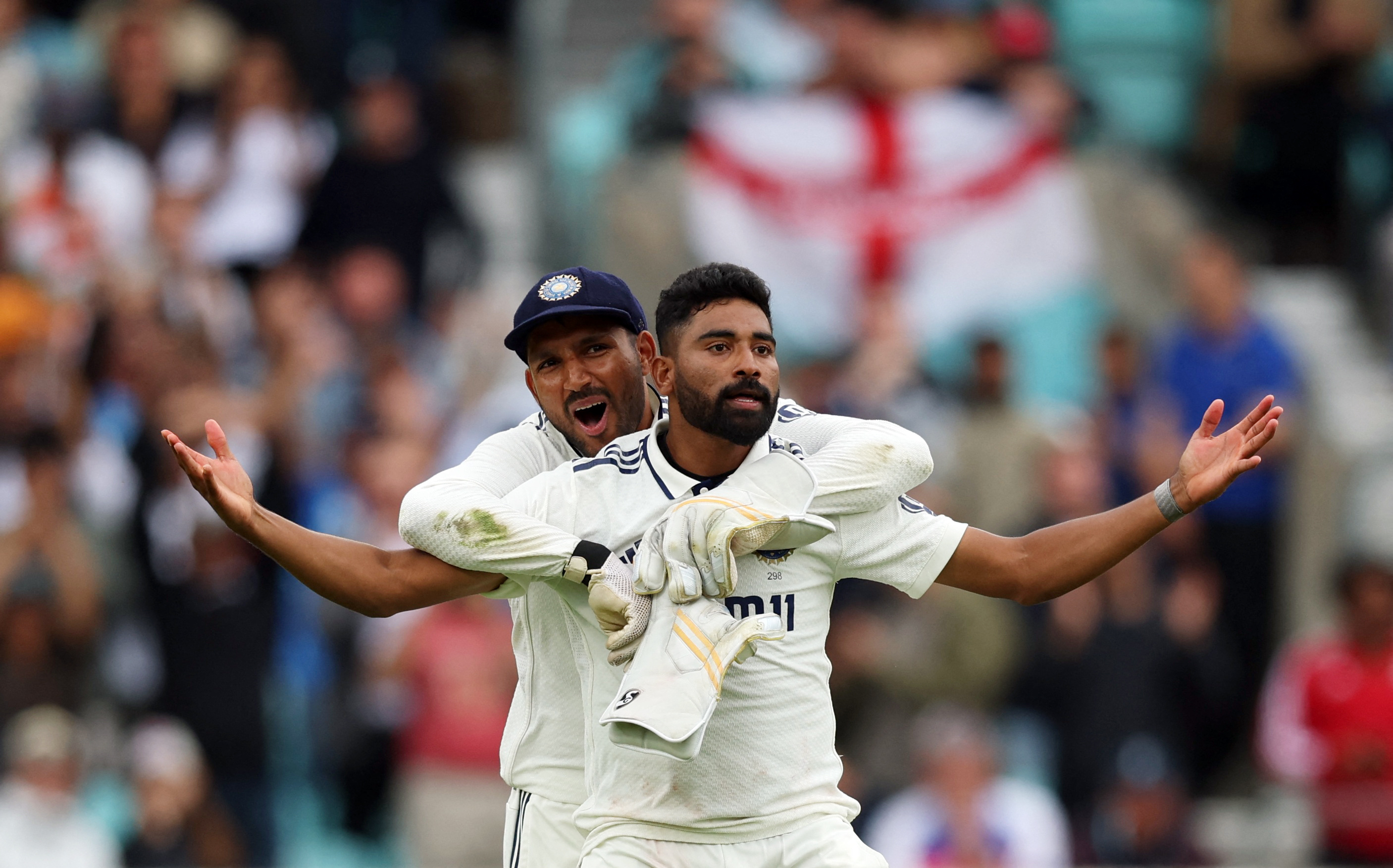 मोहम्मद सिराज ने पारी में 5 विकेट झटके। उन्होंने आखिरी दिन 3 विकेट लिए।